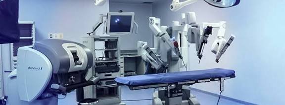 Tecnologia avançada de IA monitorando pacientes em hospital moderno