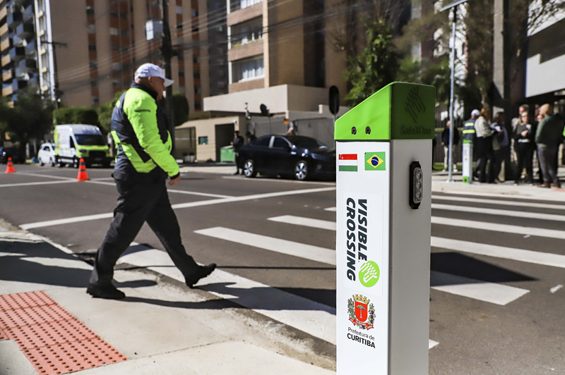 Curitiba lança projeto piloto de “travessia inteligente” para proteger pedestres